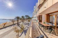 Emma Beachfront Apartment by Sealand Villas - Chambres d'hôtes Port de Pollença