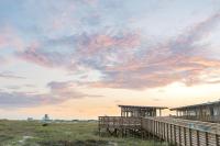 Chic dog-friendly coastal stay near Tropic Falls OWA, beach, fenced yard - Chambres d'hôtes Foley