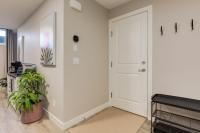 Newly Built Private Suite - Central Location, Full Kitchen, Full Laundry, Work Station & Soaker Tub - B&B Calgary