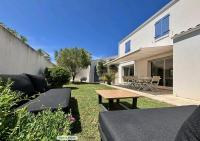 Maison de standing 8 personnes, proche plage - jardin ensoleillé et emplacement idéal SPO000-123 - B&B Saint-Pierre-d'Oléron