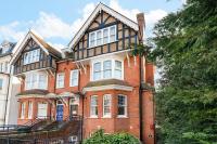 Stylish Seaside Apartment Minutes from Beach - B&B Eastbourne