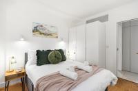 Stylish Seaside Apartment Minutes from Beach - B&B Eastbourne