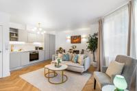 Stylish Seaside Apartment Minutes from Beach - B&B Eastbourne