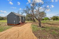 Twilight Ranch Tiny Homes - pet friendly & hill country views - B&B Fredericksburg