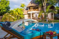 Villa Kapungu with private C h e f, XXL pool & garden - Chambres d'hôtes Diani Beach