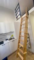 Studio apartment with a mezzanine in the city center - Chambres d'hôtes Poznan