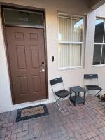 Studio with Transport and Parking - Ferienwohnung Tamiami
