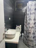 2-Bedroom House Near Airport - B&B Vojnica