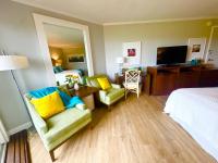 Pristine Hotel Room at Popular Resort - B&B Lihue
