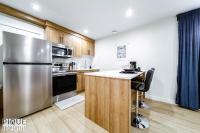 Modern Haven - Queen Bed - Wifi - Near Rogers and WEM! - Ferienwohnung Edmonton