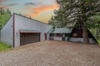 Lazy Moose Lodge Sleeps 10 to 14 Summer Bunkhouse Near Yellowstone - B&B Island Park