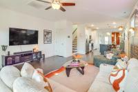 Retro Disco Haven Near Downtown Nash! - B&B Nashville