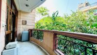 BluO 1BHK City Centre - Balcony, Lift, Terrace - Chambres d'hôtes New Delhi