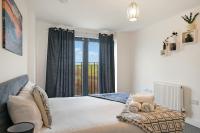 Heathrow Gateway Apartments with Underground Parking - Chambres d’hôtes Colnbrook