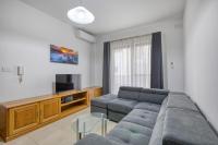 St Pauls Bright Apartment with Balcony - B&B San Pawl il-Bahar