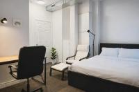 Downtown Pvt Rm w Desk-Ensuite Bathroom-Near TTC - Bed and Breakfast Toronto