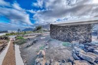 Bungalow Famara Mar - Ocean views - Beach 2 min By Lanzarote Vacation Homes - Chambres d'hôtes Famara