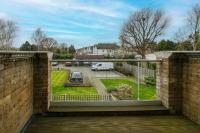 The Isleworth 2BR 2BA with Gated Parking & Balcony - B&B Isleworth