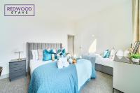 Modern 1 Bed 1 Bath Apartment for Corporates & Contractors, Free Parking, Wi-Fi & Netflix By Redwood Stays - Chambres d'hôtes Farnborough