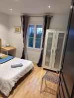 Camera Matrimoniale con Vista Giardino