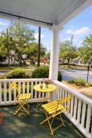 Historic King Suite, Walk to Riverwalk Downtown Wilmington - B&B Wilmington