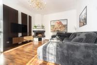 Beautiful Apartment steps from restaurants with Free Private Parking - B&B Riga