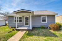 Lakes, Whiskey & More! Charming Home in Tullahoma - B&B Tullahoma