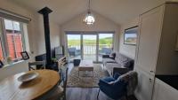 Lakeside Retreat, The Bay Filey, 2 bedrooms with ensuites, parking with EV charger - Chambres d'hôtes Filey