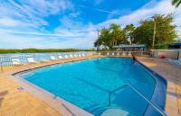 Sunrise Waterfront 2BR Townhome - Pool & Private Terraces - Ferienwohnung Ruskin