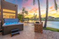 Lakeside home with private patio Grill Golf view - B&B Glendale