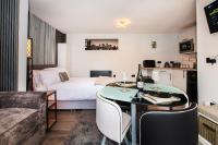 Swansea Gateway Studio with Garden fast WiFi & parking included - B&B Cockwood