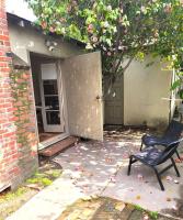 Private Cottage, FIFA Fans Welcome, 20 mins to SoFi Stadium - Chambres d'hôtes Long Beach