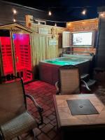 Tahoe Studio Spa with Hot Tub and Sauna - B&B Reno