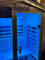 Tahoe Studio Spa with Hot Tub and Sauna - B&B Reno