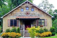 Water's Edge, Covered Porch, Deep Creek as your Backyard Haven, Hot Tub, Pool Table, Fire Pit, Close to Town & Entrance to National Park - Chambres d'hôtes Bryson City