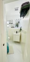 Cozy Private Studio with Hot Tub and Workspace Near Gulf Beaches - B&B Seminole