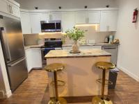 Charming 3BR Suite Near Downtown, General Hospital - Chambres d’hôtes Régina