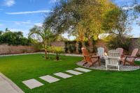 Modern Lux Retreat in LA - Jacuzzi BBQ fire pits - Minutes to Sofi & LAX - B&B Los Angeles