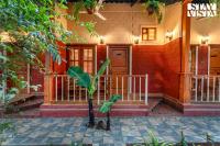 Woods & Bricks Cottage by VEO - Part of StayVista - Chambres d'hôtes Bangalore