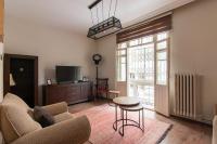 Historic & Cozy 2BR Nisantasi Flat w High Ceilings - B&B Estambul