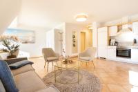 Villa Ambienta - Meeresbrise mit Strandkorb am Strand - B&B Ostseebad Binz