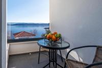 Apartamento de 1 dormitorio con balcón y vistas al mar