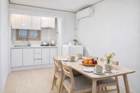 CREAM CHACHA STAY 5min Flat Walk to Hongdae Station 2BR 3Beds - B&B Seul