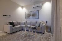 شقه فندقيه 2فاخره بمدخل خاص وجلسه خارجيه وثلاث غرف نوم - B&B Riyad