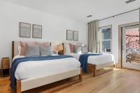 Upscale DC Row Home with Parking and Fire Pit - Bed and Breakfast Washington