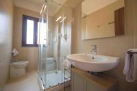 Casa Alice, Modern House 5 min drive from the Sea - B&B Siniscola