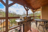Hilltop Haven – 4BR Chalet with Indoor Pool, Theater Room, Sauna and Hot Tub - Bed and Breakfast Gatlinburg