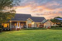 Labrador Lake with FirePit and Billiards - B&B Hope Mills