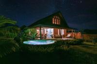 Tropical 2BR Bungalow with Private Pool - B&B Taravao