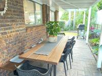 10 Mooya St Battery Hill - B&B Caloundra